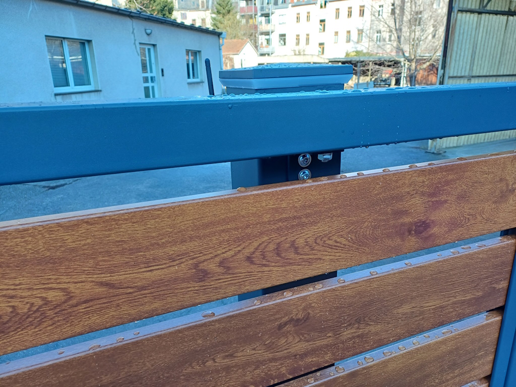 ZAUNPLUS PREMIUM Zaunsystem Malachit 120 P-20 Holzoptik Schiebetor freitragend Holzdekor Holzdesign Holzfüllung Holz Design - 20241205_110339-1